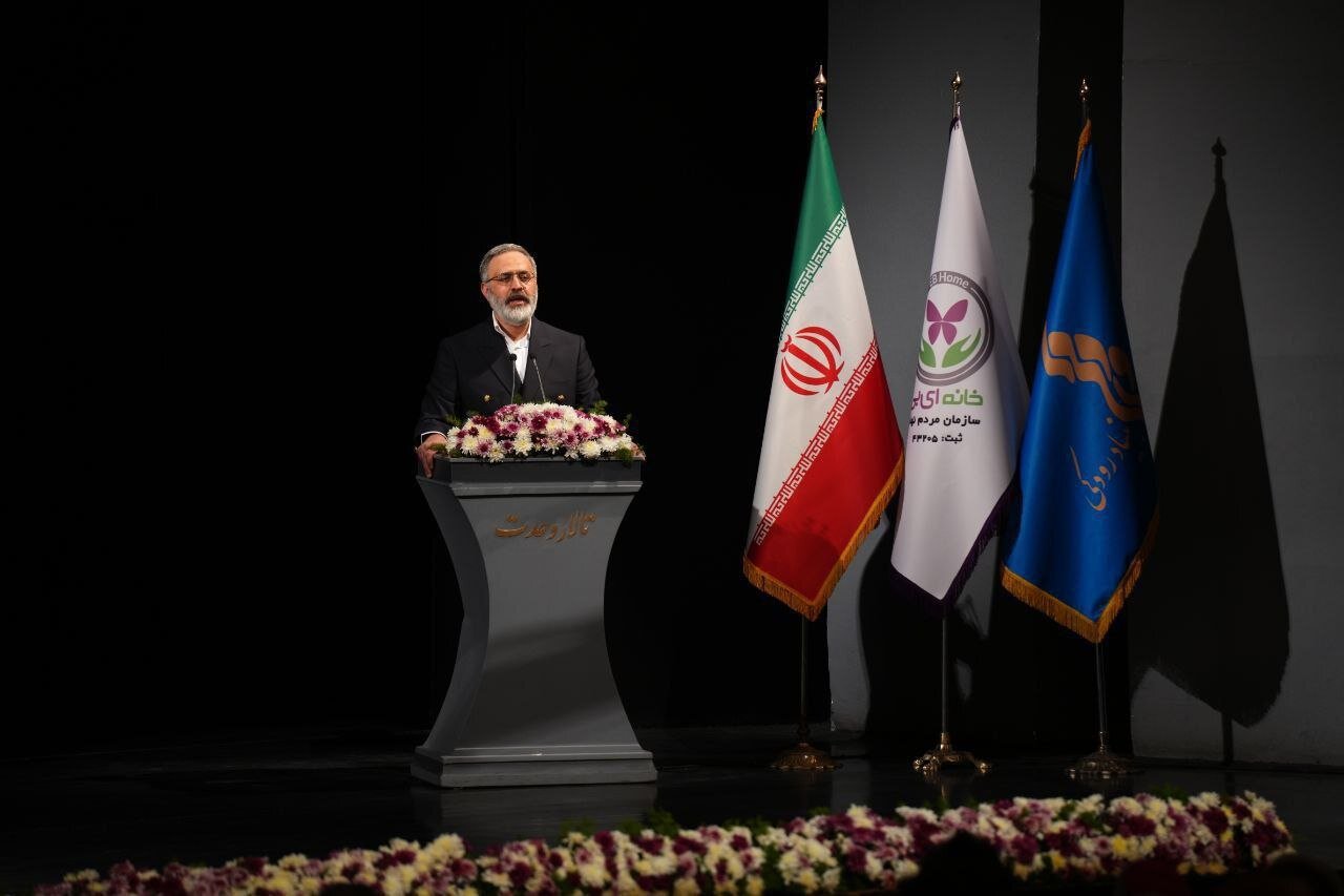 سید عباس صالحی; وزیر فرهنگ و ارشاد اسلامی: خانواده بیماران پروانه الگوی «می تواند» است. 1 سید عباس صالحی; وزیر فرهنگ و ارشاد اسلامی: خانواده بیماران پروانه هستند