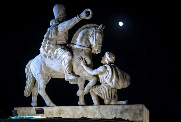 تصاویر; رونمایی از مجسمه «زانو زدن علیه ایران». 28 تصاویر; رونمایی از مجسمه «زانو زدن علیه ایران».