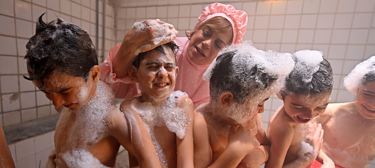 در فیلم «بچه های مردم» متوجه چیز غم انگیزی شدم/ تصمیم به تغییر پایان فیلم گرفته نشد/ چهار بازیگر جوان درباره نحوه انتخابشان برای این فیلم توضیح می دهند. 7 1762600944 121 در فیلم بچه های مردم متوجه چیز غم انگیزی شدم