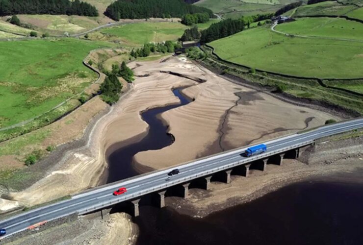 پر کردن استخرها در انگلیس ممنوع است