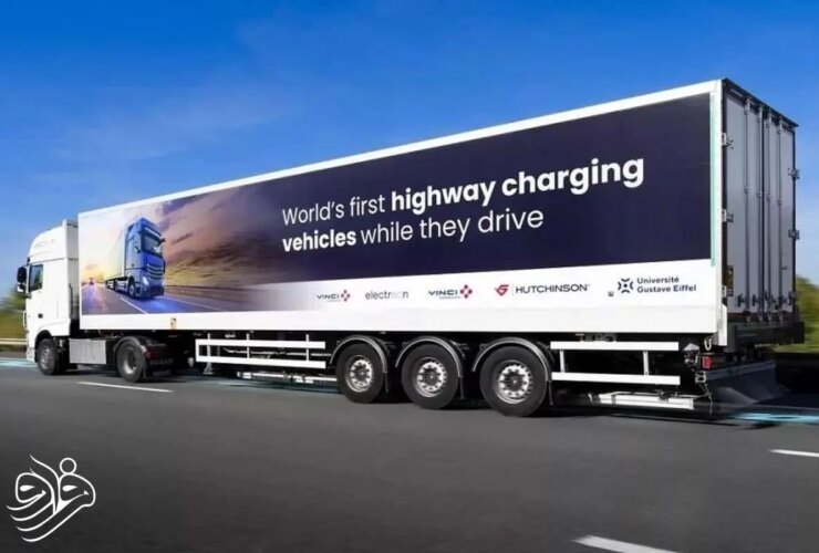 این بزرگراه خودروهای برقی را در جاده شارژ می کند