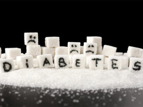 آیا دیابتی ها باید مصرف قند و شیرینی را متوقف کنند؟ | پاسخ علمی به باورهای غلط