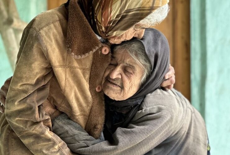 مستند «دو خواهر» برنده جایزه تولید مشترک شبکه الجزیره شد 24 مستند «دو خواهر» برنده جایزه تولید مشترک شبکه الجزیره شد