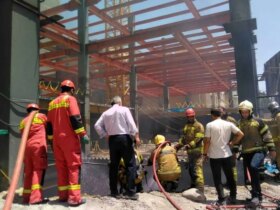 آتش سوزی در یک ساختمان نیمه کاره در غرب تهران؛ یک نفر فوت کرد 8 آتش سوزی در یک ساختمان نیمه کاره در غرب تهران؛ یک نفر فوت کرد