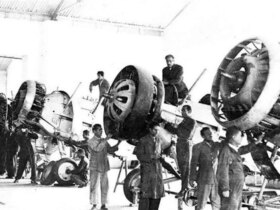 1307/ درخواست یک زن ایرانی از یک خلبان آمریکایی برای سفر دور دنیا