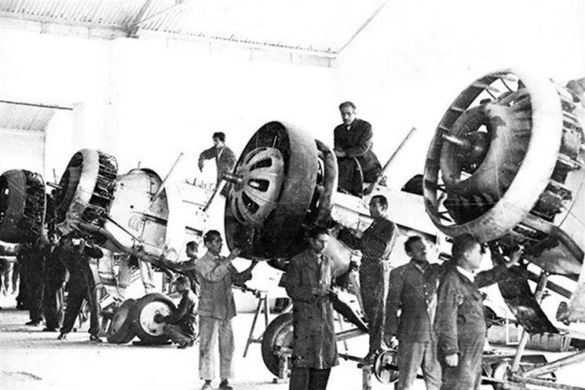 1307/ درخواست یک زن ایرانی از یک خلبان آمریکایی برای سفر دور دنیا