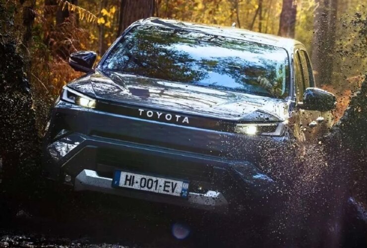 تویوتا هایلوکس برقی رسید