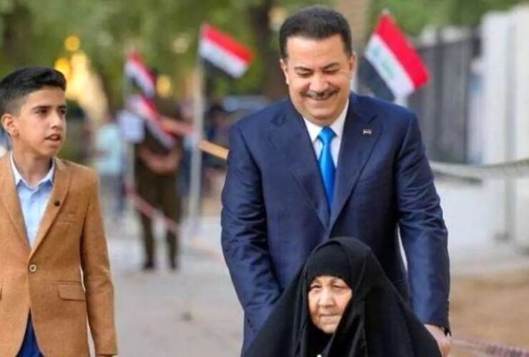 برای دیدن؛ نخست وزیر عراق به همراه مادرش در انتخابات شرکت کرد