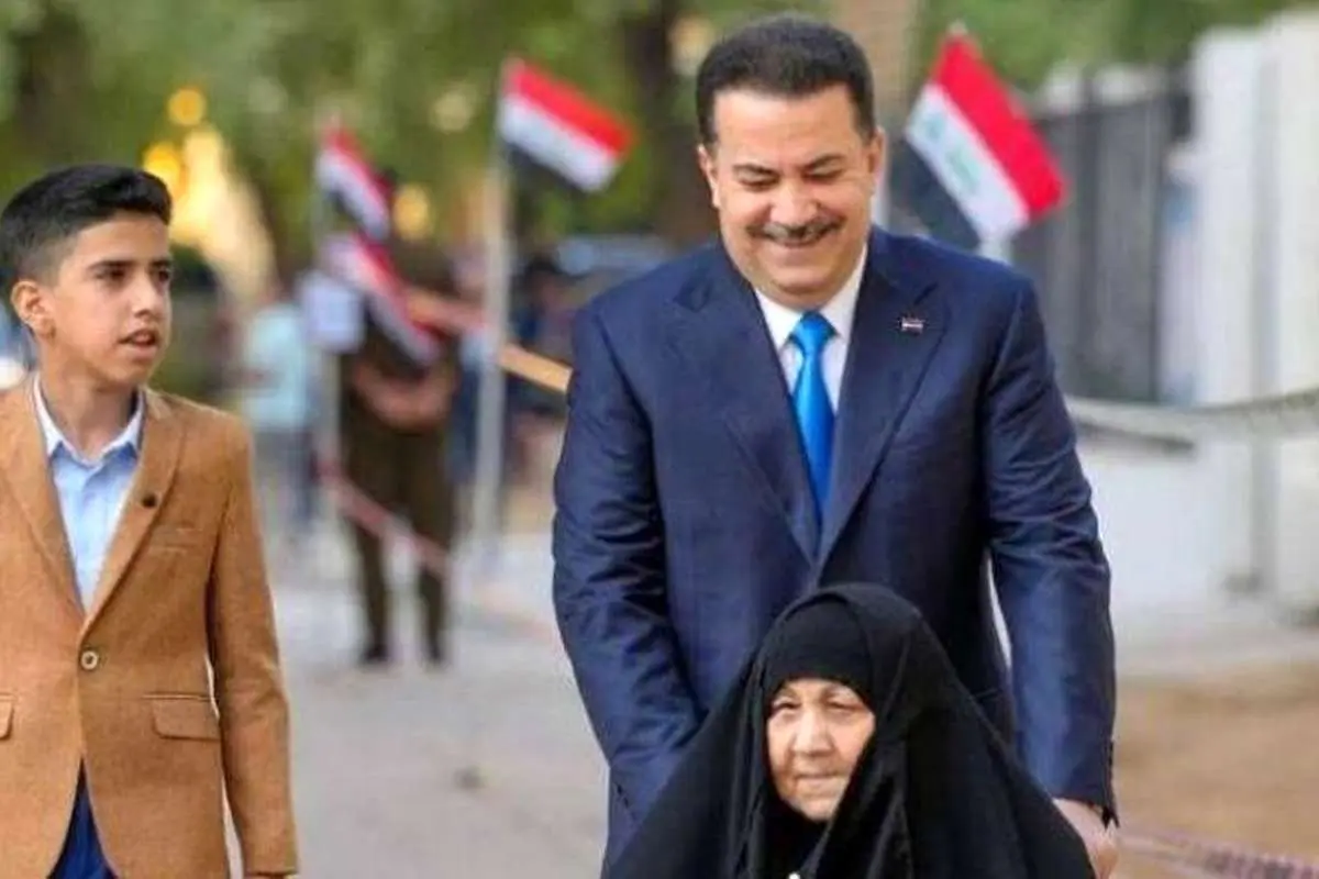 برای دیدن؛ نخست وزیر عراق به همراه مادرش در انتخابات شرکت کرد