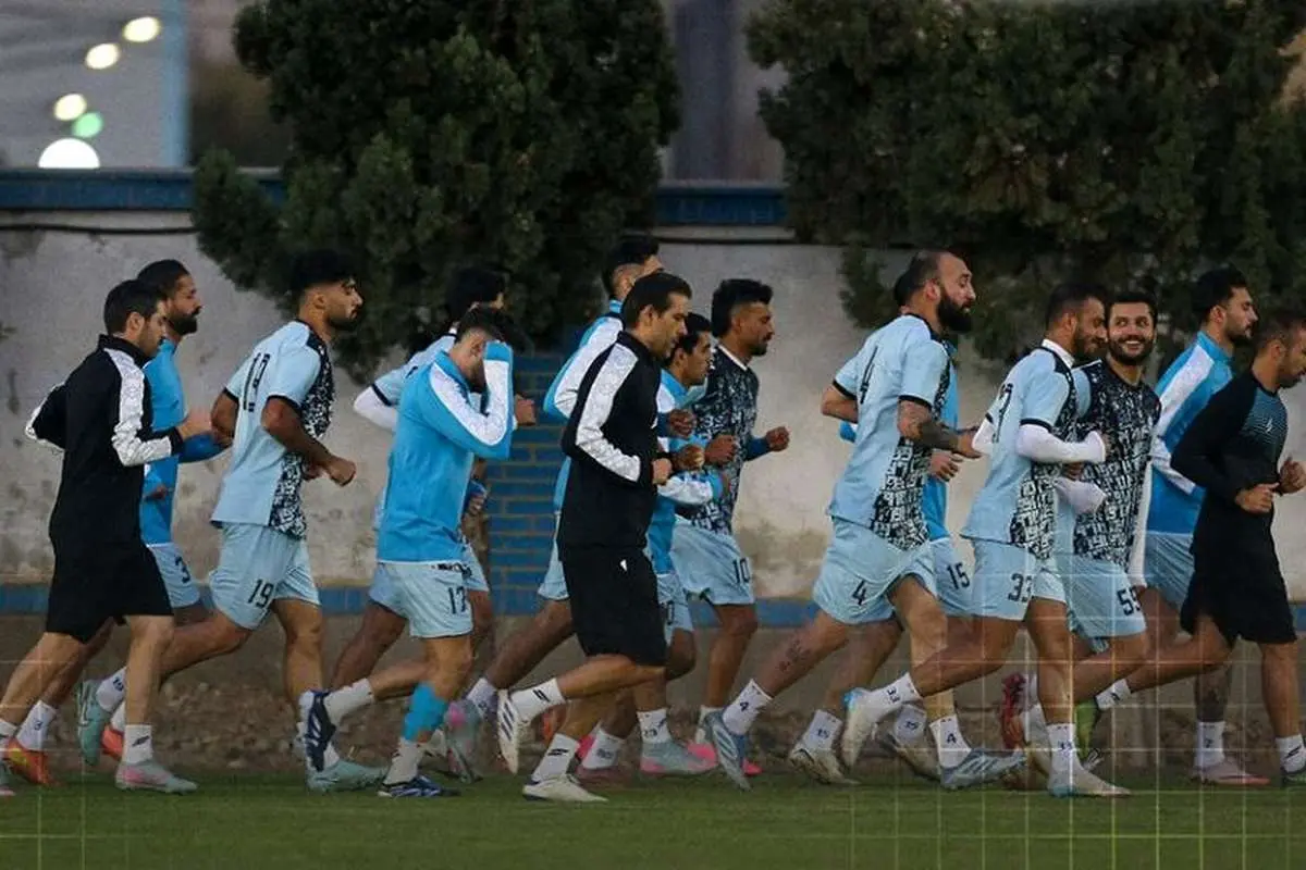 بازگشت مرد متعصب به تمرین استقلال 1 بازگشت مرد متعصب به تمرین استقلال