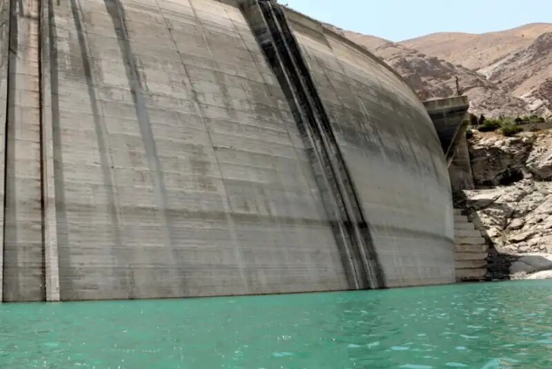 احمدی نژاد نتوانست وزارتخانه را واگذار کند، تخلیه تهران چطور / خشک شدن دریاچه مشکل دار برای خلال بادمجان تهران / راه حل تشنگی از زبان اسماعیل کهرام؟