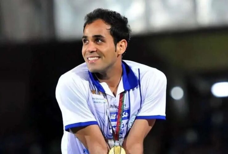 ستاره سابق استقلال گوشه و کنار زمین را بوسید و خداحافظی کرد!