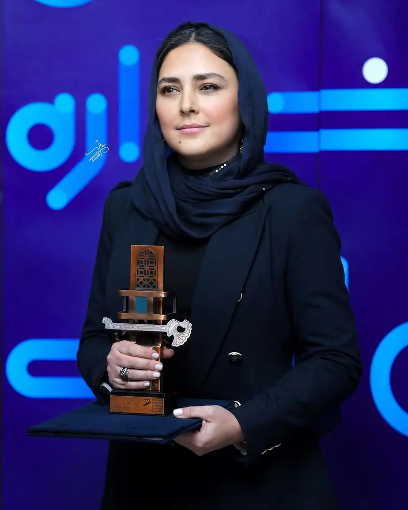 هدی زین العابدین و جایزه جدیدش 4 photo_2025-11-15_11-34-54