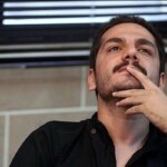 سلفی عباس غزالی با دخترش در آسانسور