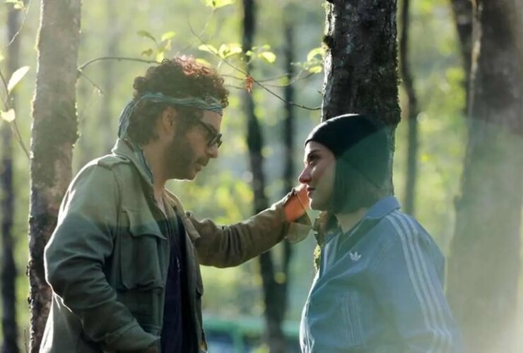 پیمان معادی، پریناز ایزدیار و ستاره پسیانی بازیگران آن هستند.