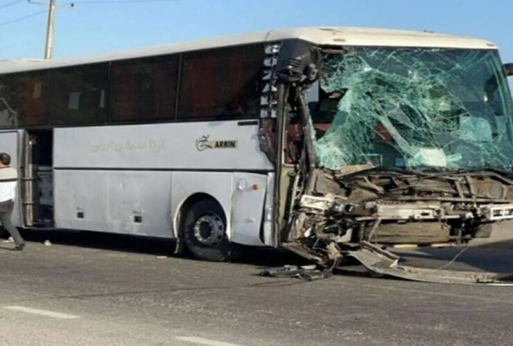 تصادف زنجیره ای 2 اتوبوس با مینی بوس / 7 نفر مجروح شدند