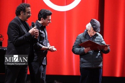 عکس جدید شفیعی کدکنی در کنار همایون شجریان در برج میلاد 4 عکس جدید شفیعی کدکنی در کنار همایون شجریان در برج میلاد