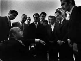 ماجرای دستگیری امیر عباس هویدا توسط محمدرضا شاه 9 فایل