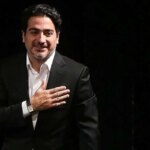 شفیعی کدکنی در کنار همایون شجریان در برج میلاد