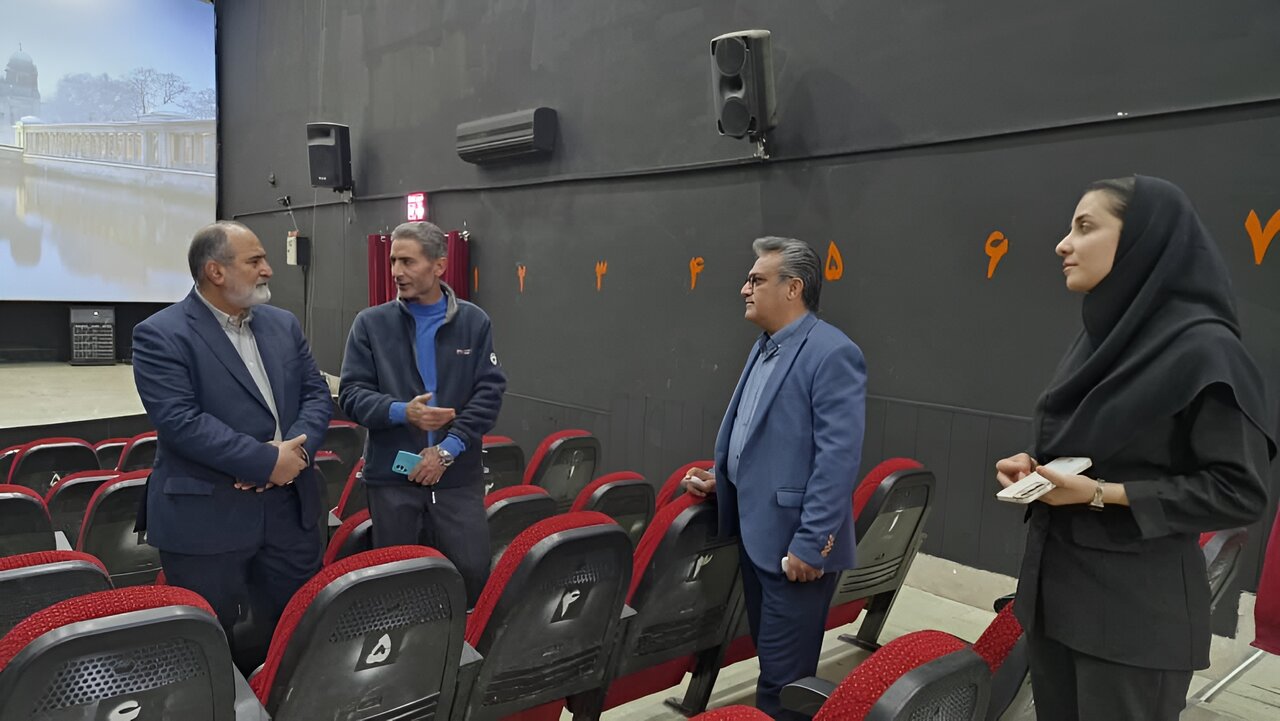 کوهچنار صاحب سینما می شود/ کازرون سینما ندارد