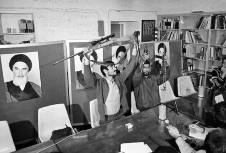 وقتی مسعود کیمیایی از اشغال سفارت حمایت کرد/ فهرست هنرمندان حامی اشغال