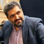 عکس؛ پسر کاظم صدیقی روی سکو