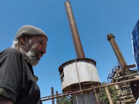 کارگردان 74 ساله سینمای ایران با وجود شرایط خاص فیزیکی خود را برای فیلمبرداری فیلم جدیدش آماده می کند. 100 میلیارد تومان سرمایه نیاز دارد. 8 کارگردان 74 ساله سینمای ایران با وجود شرایط خاص فیزیکی خود را برای فیلمبرداری فیلم جدیدش آماده می کند. 100 میلیارد تومان سرمایه نیاز دارد.