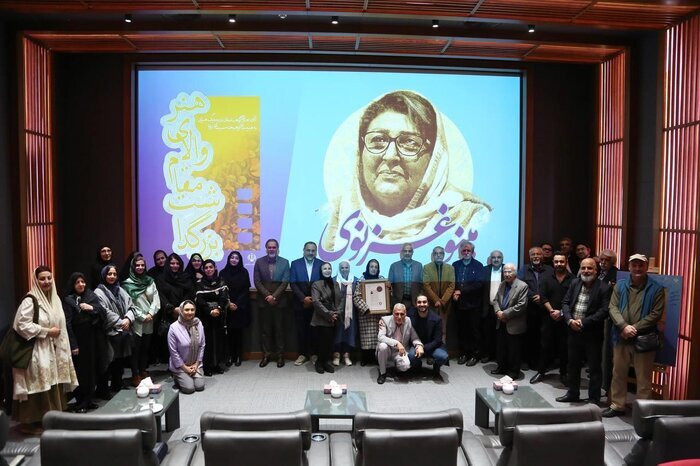 نشان هنری ممتاز برای زن کشاورز