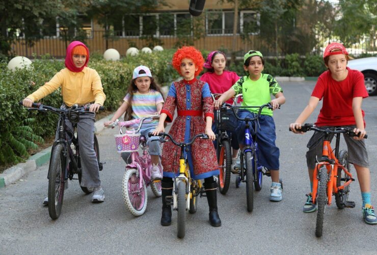 ماجراهای فرستادن دختر ربات اشتباه / کارگردانی که دختران را به عنوان قهرمان داستان های خود دوست دارد