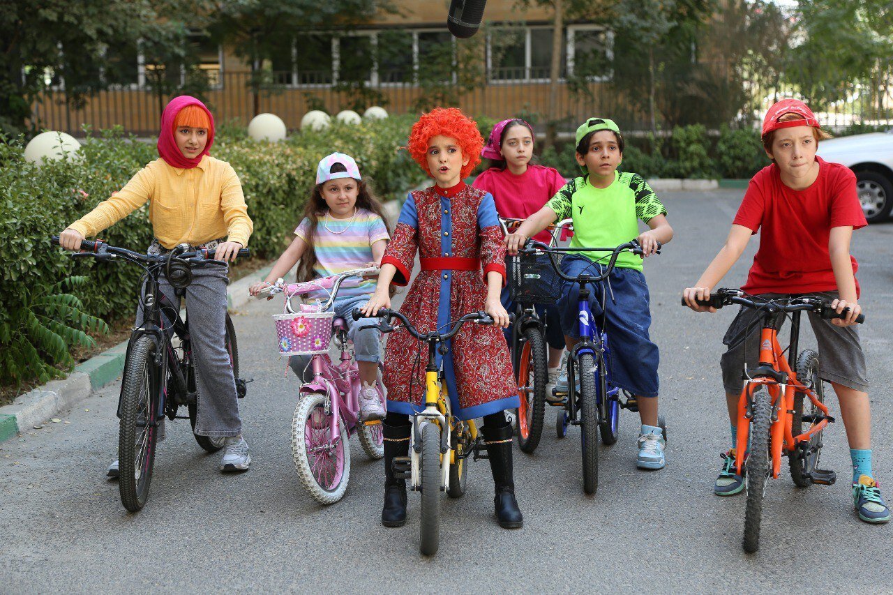 ماجراهای فرستادن دختر ربات اشتباه / کارگردانی که دختران را به عنوان قهرمان داستان های خود دوست دارد