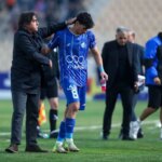 ساپینتو در حال نوازش پدیده استقلال