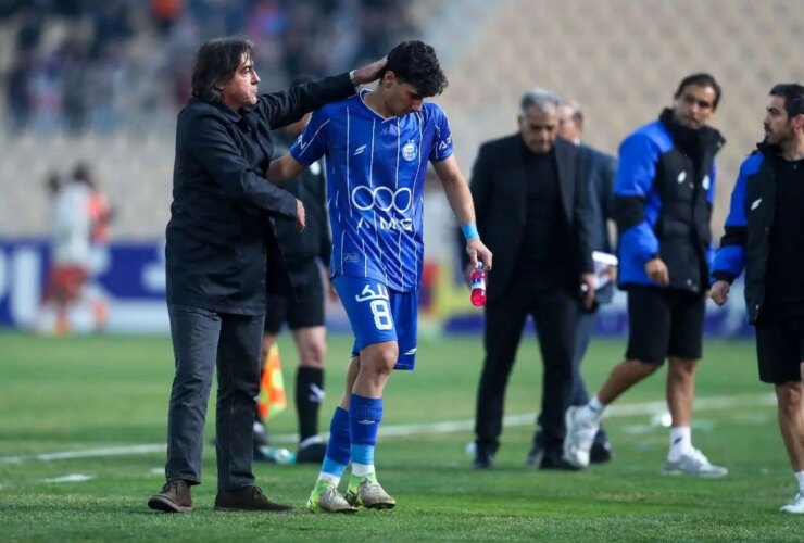 ساپینتو در حال نوازش پدیده استقلال 31 ساپینتو در حال نوازش پدیده استقلال