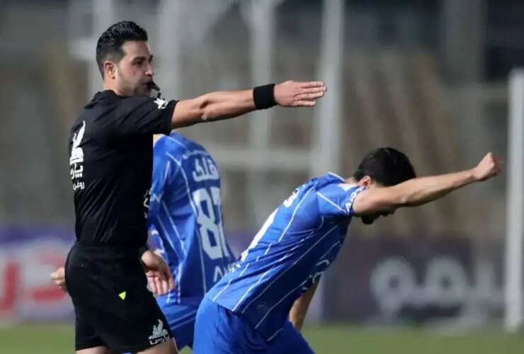 کارشناس صحنه های مشکوک بازی استقلال - پدیده؛ آیا مجازات و اخراج صحیح بود؟