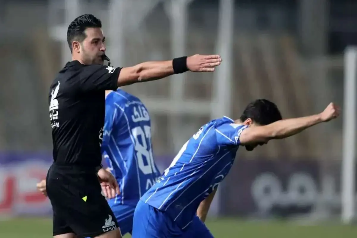 کارشناس صحنه های مشکوک بازی استقلال - پدیده؛ آیا مجازات و اخراج صحیح بود؟