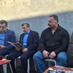 ژست های خاص احمدی نژاد در مراسم ختم خواهر مشایی