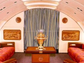 فرح پهلوی در اولین بوئینگ 747 SP در سال 1355