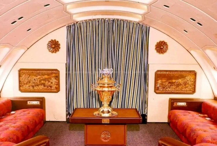 فرح پهلوی در اولین بوئینگ 747 SP در سال 1355 41 فرح پهلوی در اولین بوئینگ 747 SP در سال 1355