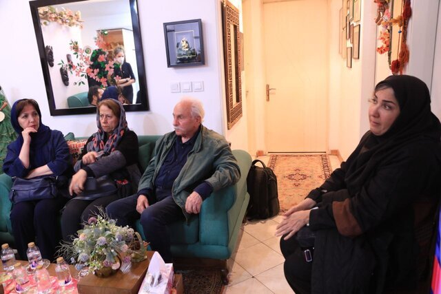 دیدار هنرمندان با فرزانه کابلی برای درد مشترک