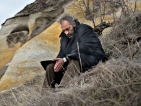 استاد نمایش دغدغه های مردم سردرگم/ نوری بیلگه جیلان به ایران می آید