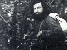 میرزا کوچک خان، در سالهای پایانی عمرش، در اواخر دهه 1290