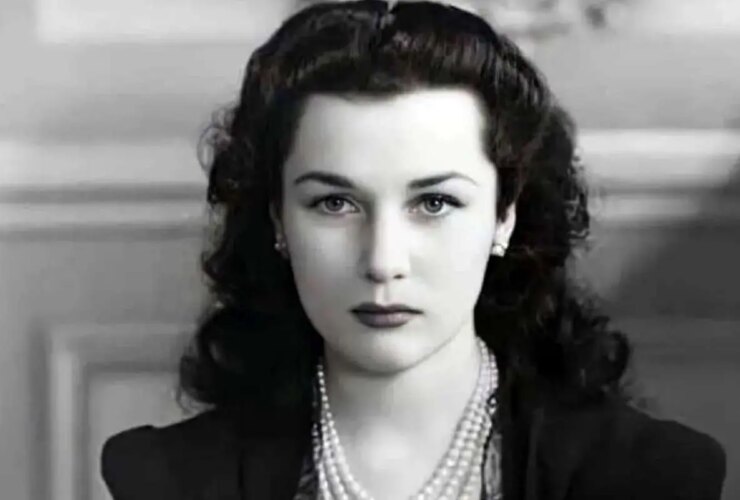 "فوزیا" به همراه دخترش "شهناز" و نوه اش در سوئیس، 1338