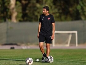 تصویر; وحید هاشمیان در معروف ترین کافه تهران