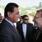 هدیه رئیس مجلس ملی پاکستان به علی لاریجانی