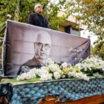 تصاویر; عزاداری فرزانه کابلی در مراسم ختم همسرش هادی مرزبان