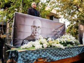 تصاویر; عزاداری فرزانه کابلی در مراسم ختم همسرش هادی مرزبان