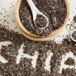 دانه چیا چیست و چه خواصی دارد؟ | خواص، فواید و نحوه استفاده از دانه چیا برای کاهش وزن و سلامتی