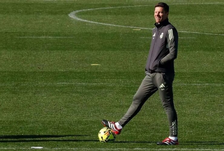 حمایت رئال مادرید از آلونسو; او هنوز رئیس است!