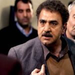 ابی در طول کارهای روزمره خود یک مارمولک را می بیند