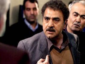 ابی در طول کارهای روزمره خود یک مارمولک را می بیند 8 ابی در طول کارهای روزمره خود یک مارمولک را می بیند