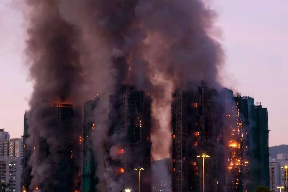 آتش سوزی مرگبار در یک مجتمع مسکونی چند طبقه در هنگ کنگ